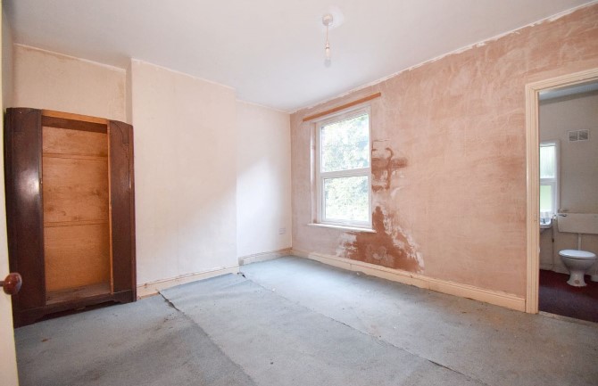 Property for Auction in London - 21 Tapton Terrace, Chesterfield, Derbyshire