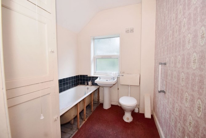 Property for Auction in London - 21 Tapton Terrace, Chesterfield, Derbyshire