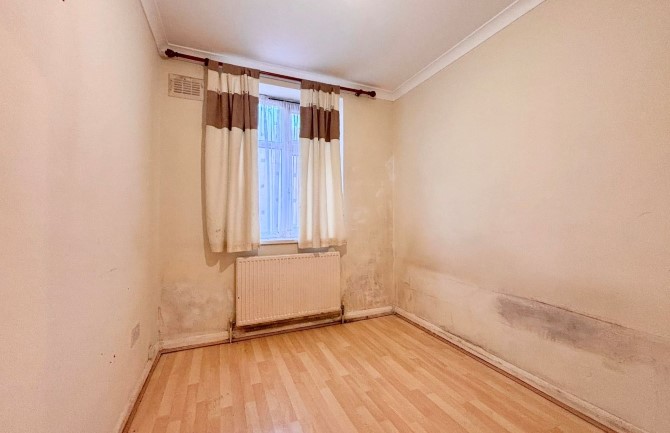 Property for Auction in London - 8 Parkwood Flats, Oakleigh Road North, Whetstone, London