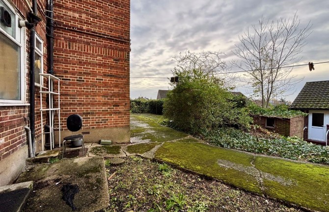 Property for Auction in London - 8 Parkwood Flats, Oakleigh Road North, Whetstone, London