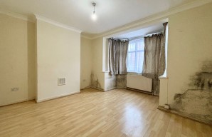 Property for Auction in London - 8 Parkwood Flats, Oakleigh Road North, Whetstone, London