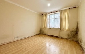 Property for Auction in London - 8 Parkwood Flats, Oakleigh Road North, Whetstone, London