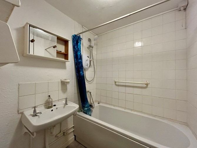 Property for Auction in London - Flat 2 Burghley Tower, Trinity Way, Acton, London