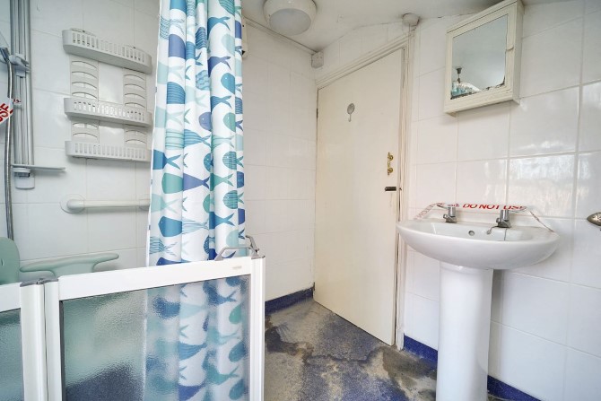 Property for Auction in London - 2 West End, Elstow, Bedford, Bedfordshire