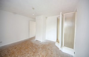 Property for Auction in London - Flat 9 Albany Court, Dallow Road, Luton, Bedfordshire