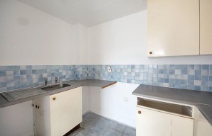 Property for Auction in London - Flat 9 Albany Court, Dallow Road, Luton, Bedfordshire