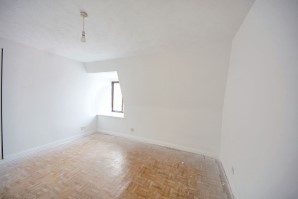 Property for Auction in London - Flat 9 Albany Court, Dallow Road, Luton, Bedfordshire