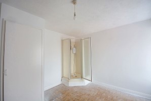 Property for Auction in London - Flat 9 Albany Court, Dallow Road, Luton, Bedfordshire