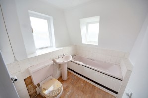 Property for Auction in London - Flat 9 Albany Court, Dallow Road, Luton, Bedfordshire
