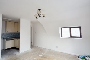 Property for Auction in London - Flat 9 Albany Court, Dallow Road, Luton, Bedfordshire