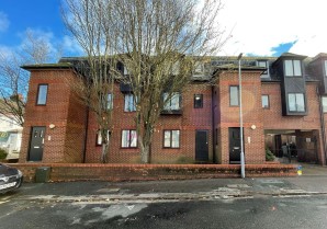 Property for Auction in London - Flat 9 Albany Court, Dallow Road, Luton, Bedfordshire