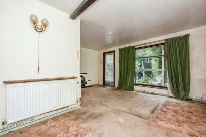 Property for Auction in London - 62 Foxglove Road, South Ockendon, Essex