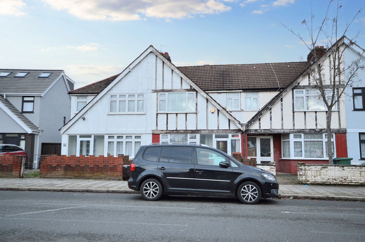 Charlton Road, Harrow, Middlesex, HA3 9HN - Online Auctions