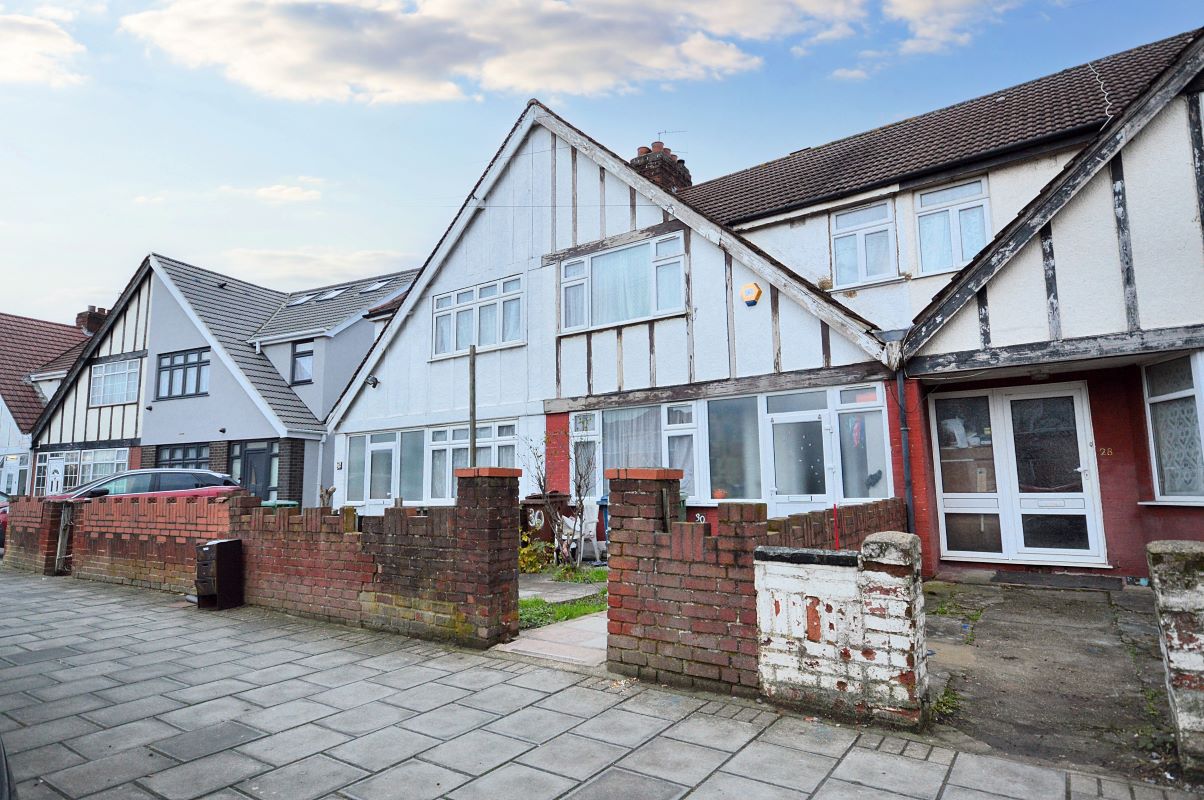 Charlton Road, Harrow, Middlesex, HA3 9HN - Online Auctions