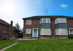 Property for Auction in London - 10 Eysham Court, 69 Station Road, Barnet, Hertfordshire