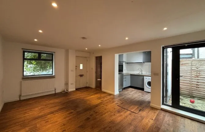 Property for Auction in London - 638D Green Lanes, Hornsey, London