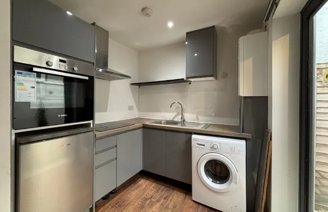 Property for Auction in London - 638D Green Lanes, Hornsey, London