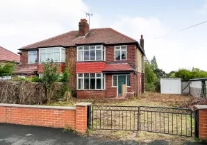 Property for Auction in London - 35 Graveleythorpe Road, Leeds, West Yorkshire