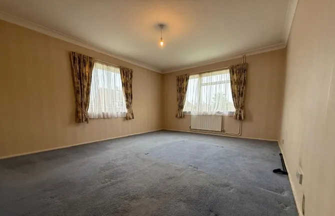 Property for Auction in London - 4 Lodden Close, Bicester, Oxfordshire