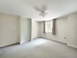 Property for Auction in London - Flat 5, Walsingham House, 1331 High Road, Whetstone, London
