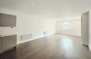 Property for Auction in London - Flat 5, Walsingham House, 1331 High Road, Whetstone, London