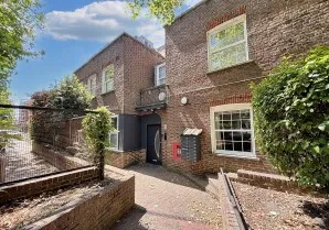 Property for Auction in London - Flat 5, Walsingham House, 1331 High Road, Whetstone, London