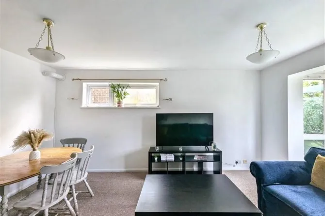 Property for Auction in London - 26 Cadogan Close, Beckenham, Kent