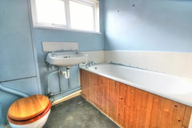 Property for Auction in London - 18 Shorts Way, Rochester, Kent
