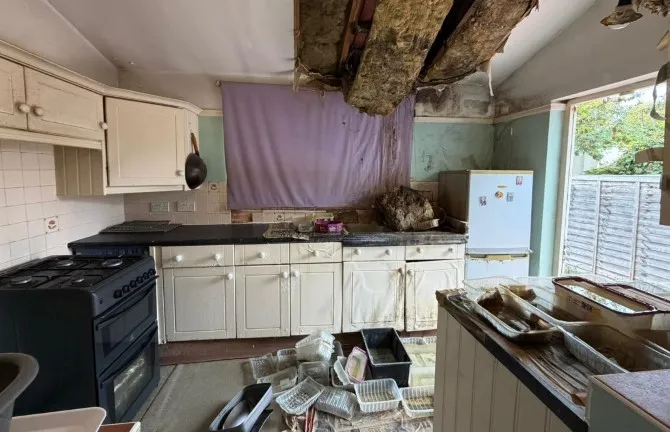 Property for Auction in London - 218 Carterhatch Road, Enfield, Middlesex