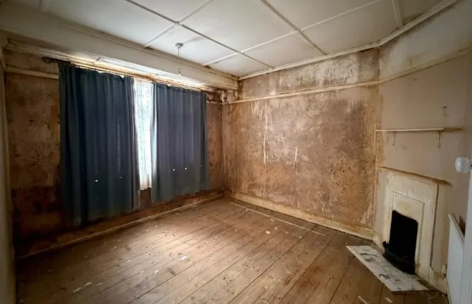Property for Auction in London - 218 Carterhatch Road, Enfield, Middlesex