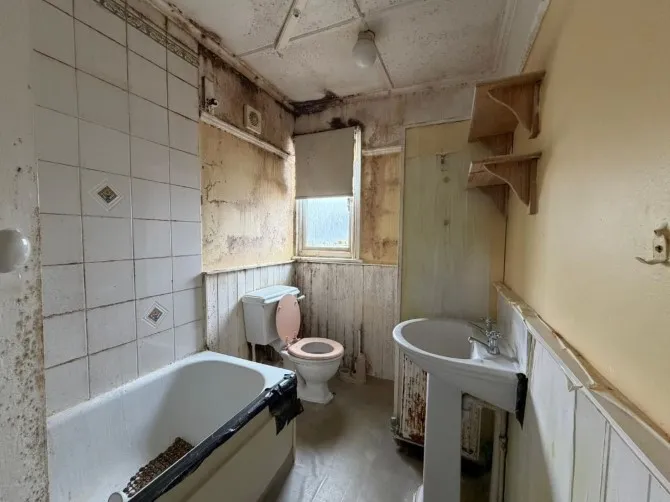 Property for Auction in London - 218 Carterhatch Road, Enfield, Middlesex