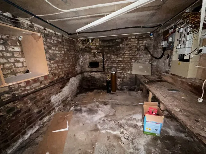 Property for Auction in London - 196 High Street, Barnet, Hertfordshire