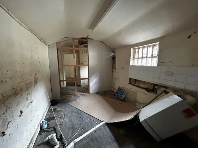 Property for Auction in London - 196 High Street, Barnet, Hertfordshire