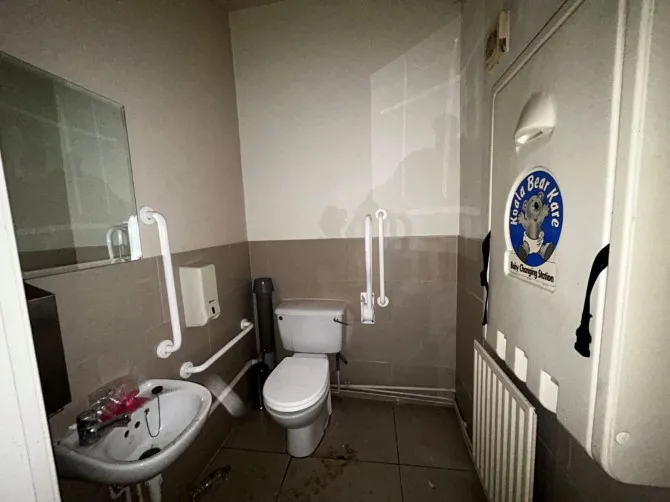 Property for Auction in London - 196 High Street, Barnet, Hertfordshire