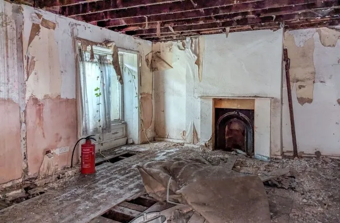 Property for Auction in London - 54 Lausanne Road, Peckham, London