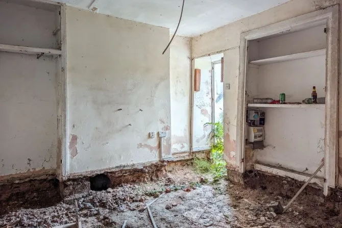 Property for Auction in London - 54 Lausanne Road, Peckham, London