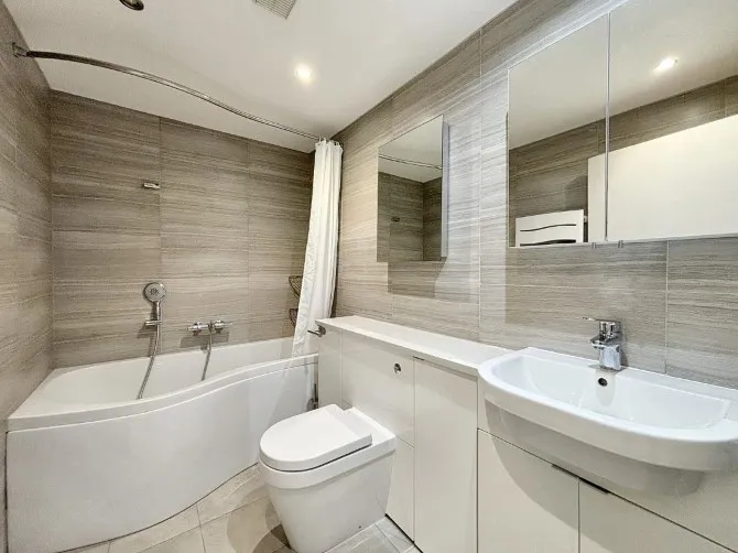 Property for Auction in London - 74 Holland Gardens, Brentford, Middlesex