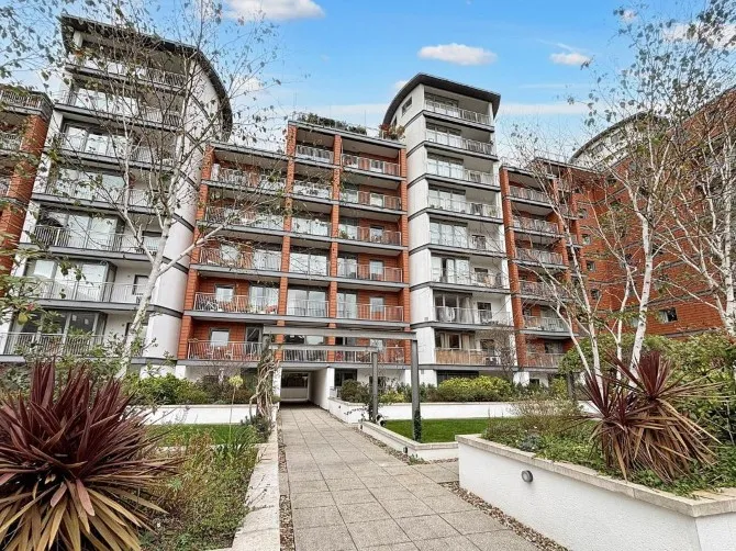 Property for Auction in London - 74 Holland Gardens, Brentford, Middlesex