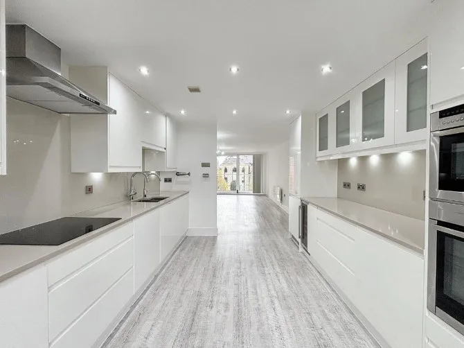 Property for Auction in London - 74 Holland Gardens, Brentford, Middlesex