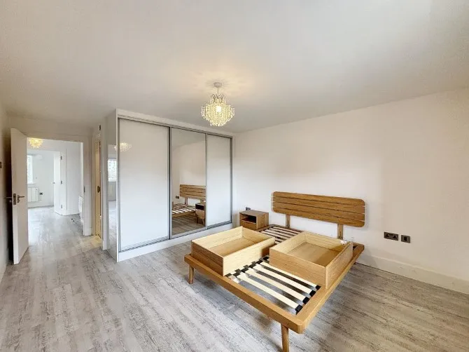 Property for Auction in London - 74 Holland Gardens, Brentford, Middlesex