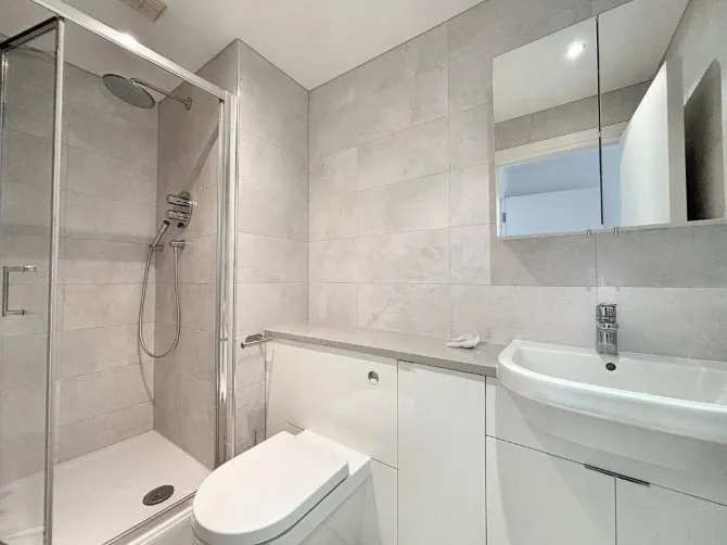 Property for Auction in London - 74 Holland Gardens, Brentford, Middlesex