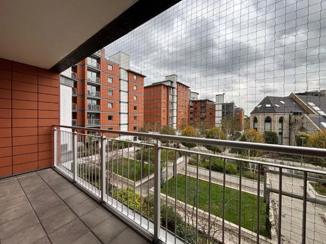 Property for Auction in London - 74 Holland Gardens, Brentford, Middlesex