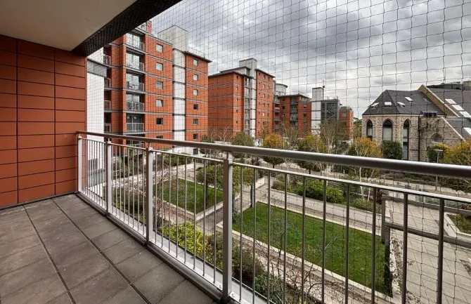 Property for Auction in London - 74 Holland Gardens, Brentford, Middlesex