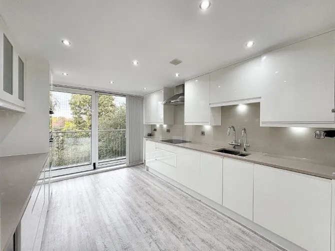 Property for Auction in London - 74 Holland Gardens, Brentford, Middlesex