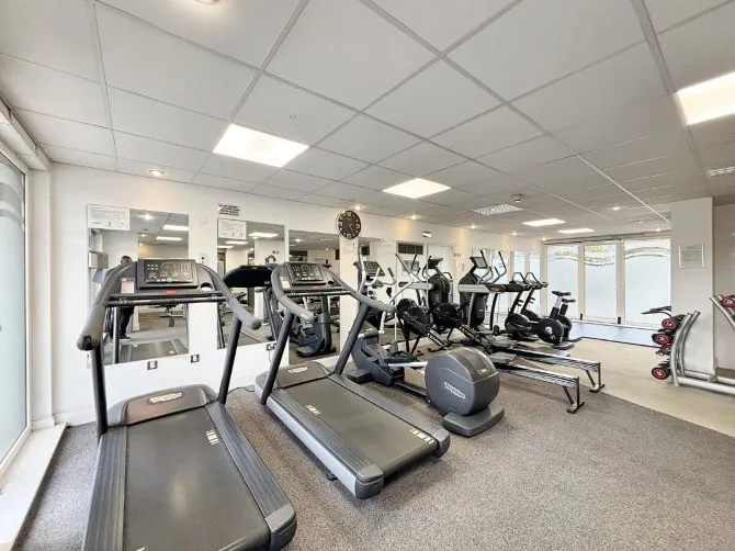 Property for Auction in London - 74 Holland Gardens, Brentford, Middlesex