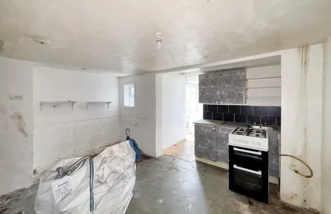 Property for Auction in London - 182 Luton Road, Chatham, Medway