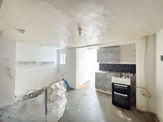Property for Auction in London - 182 Luton Road, Chatham, Medway