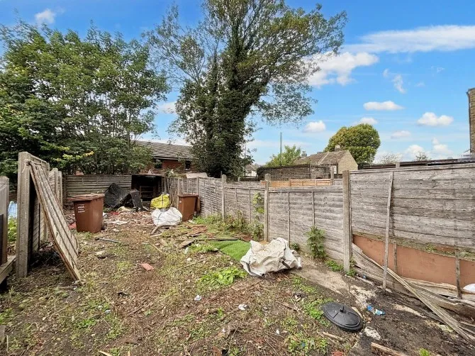 Property for Auction in London - 182 Luton Road, Chatham, Medway