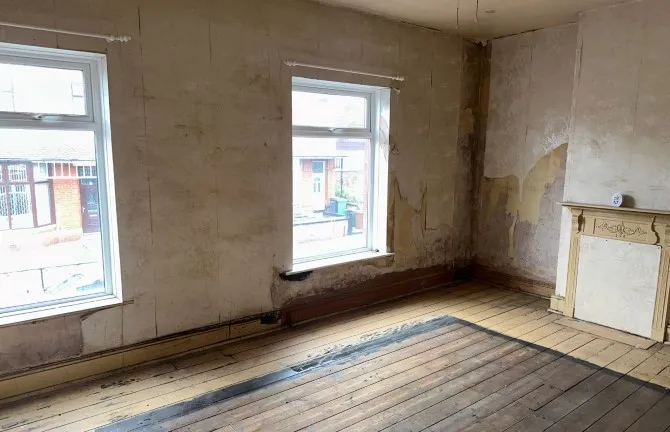 Property for Auction in London - 16 Newport Street, Oldham, Lancashire