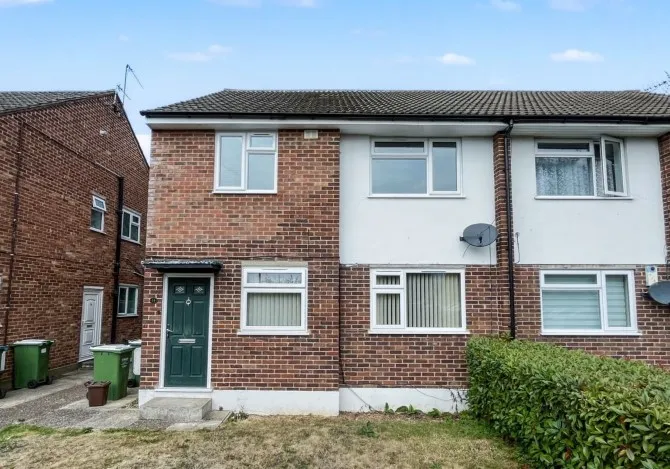 Property for Auction in London - 13 Amberley Court, Sidcup, Kent